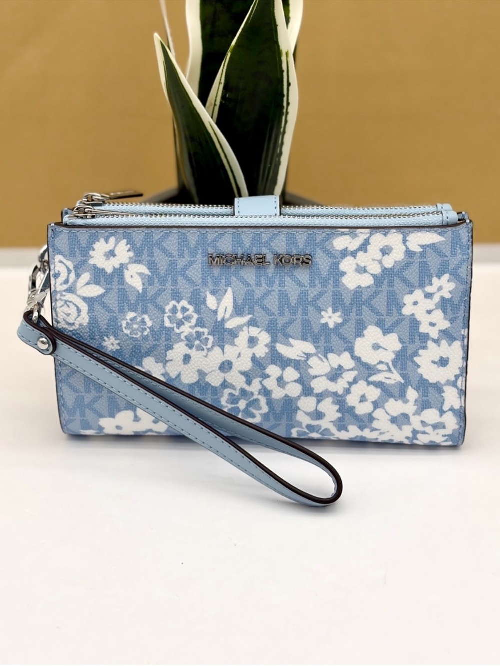 MICHAEL KORS Jet Set Travel Large Printed Signature Logo Wristlet Wallet - Picture 5 of 10